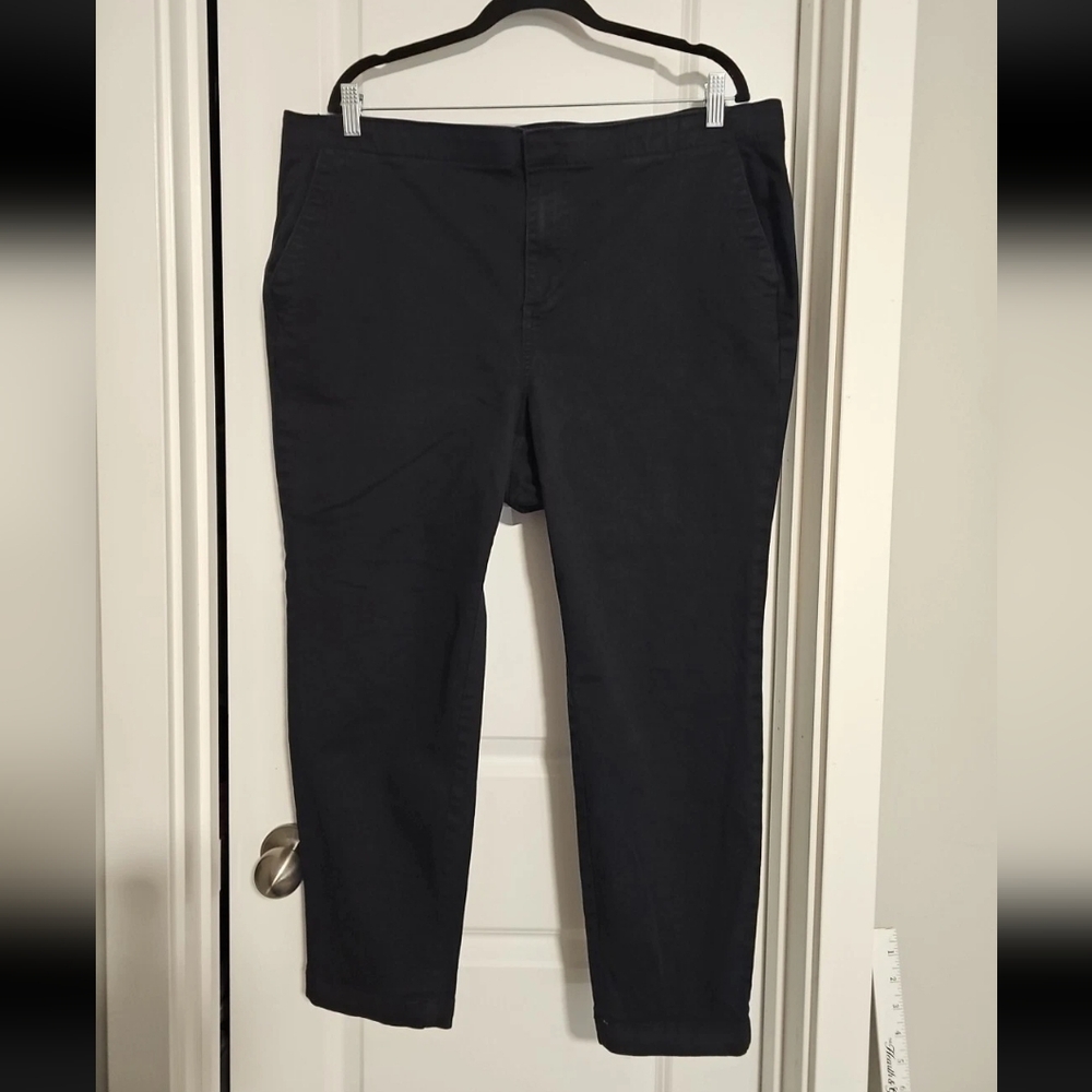 Torrid Women's Black Hi-Rise Twill Cotton/Spandex Tapered Ankle Pants Size 18R